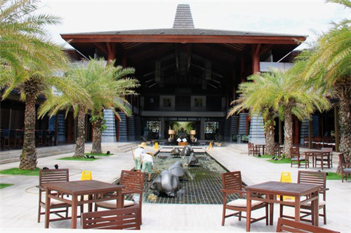 棕色适合客厅吗装修风格（客厅棕色家具配什么颜色窗帘）